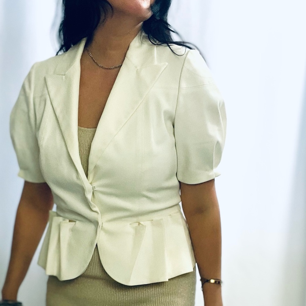 Oscar de la Renta White Short Sleeves Blouse Jacket